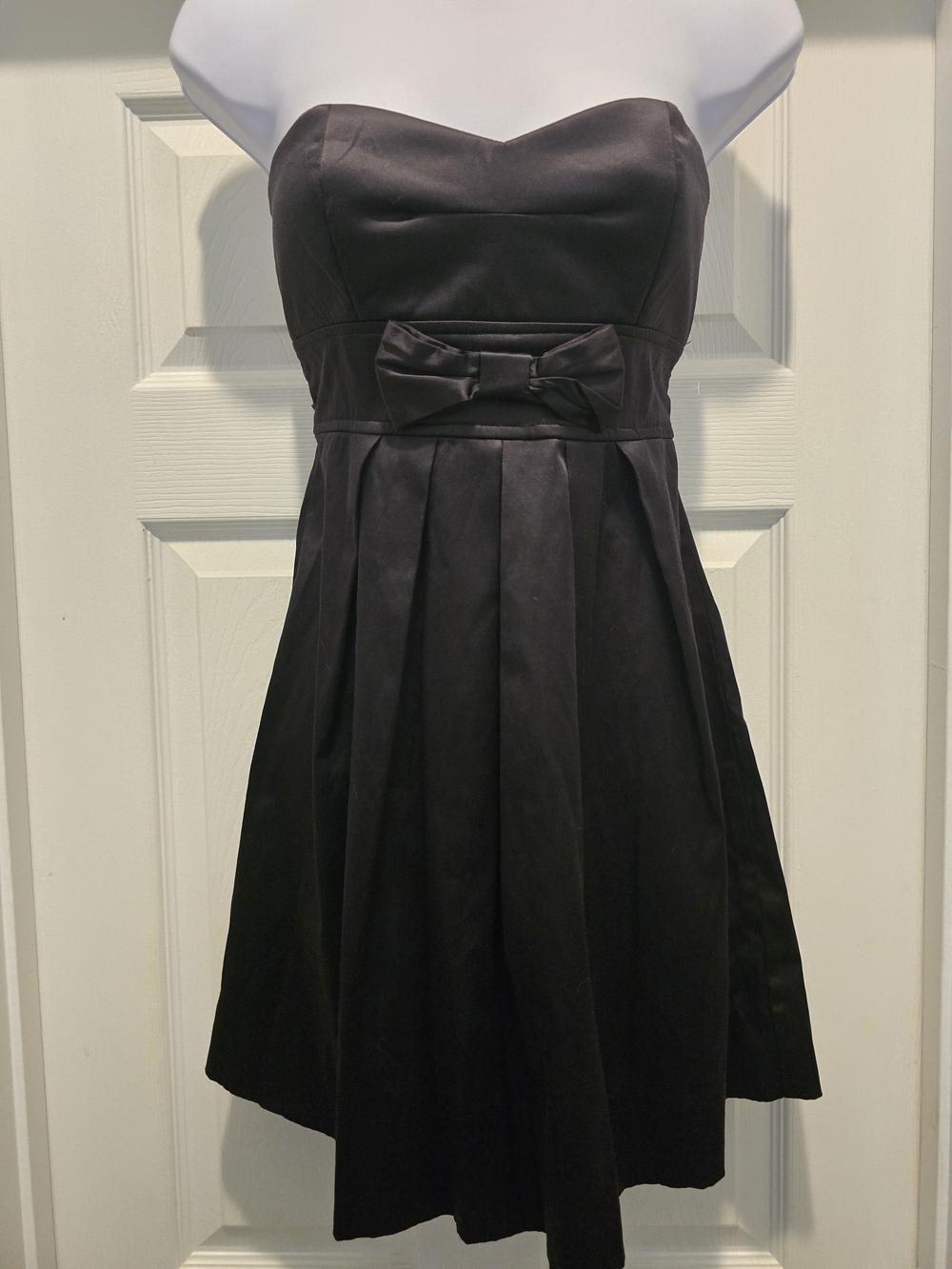 Strapless Black Bow-Accent Cocktail Dress